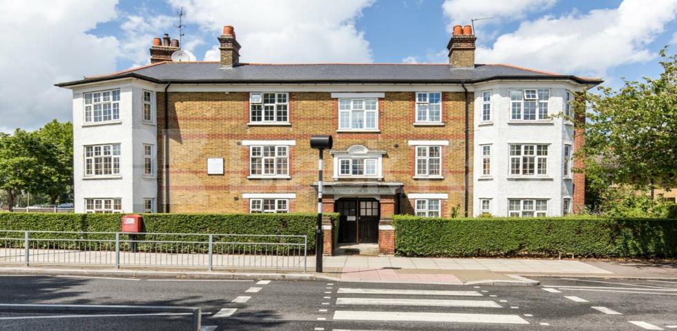 			3 Bedroom, 1 bath, 1 reception Apartment			 Creighton Avenue , East Finchley 